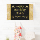 Bannière d'anniversaire en noir et or sur commande (En situation)
