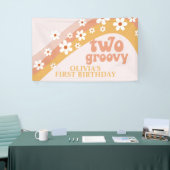 Bannière d'anniversaire Two Groovy Retro Daisy (Salon professionnel)