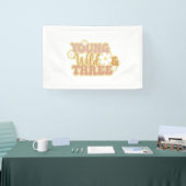 Bannière de 3e anniversaire Young Wild and Three (Salon professionnel)