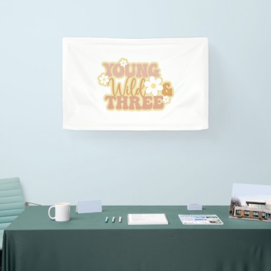 Bannière de 3e anniversaire Young Wild et Three (Salon professionnel)