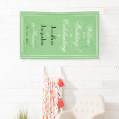 Bannière de bienvenue de mariage chic vert clair é (En situation)
