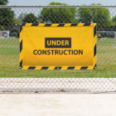Bannière de danger jaune en construction (En situation)