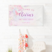 Bannière de fête d'anniversaire de papillon rose (En situation)