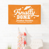 Bannière de fête de remise de diplôme orange enfin (En situation)