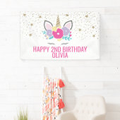 Bannière de la fête d'anniversaire de la licorne m (En situation)