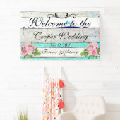 Bannière de mariage en bois rustique et fleurs (En situation)