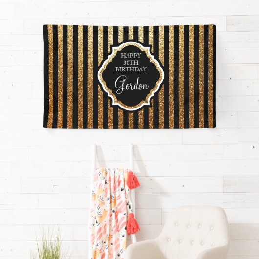 Bannière de noir et d'or (En situation)