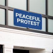 Bannière de protestation pacifique (Bâtiment extérieur)