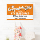 Bannière orange et blanche de 8e année (En situation)