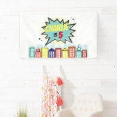 Bannière pour garçons d'anniversaire Superhero Con (En situation)