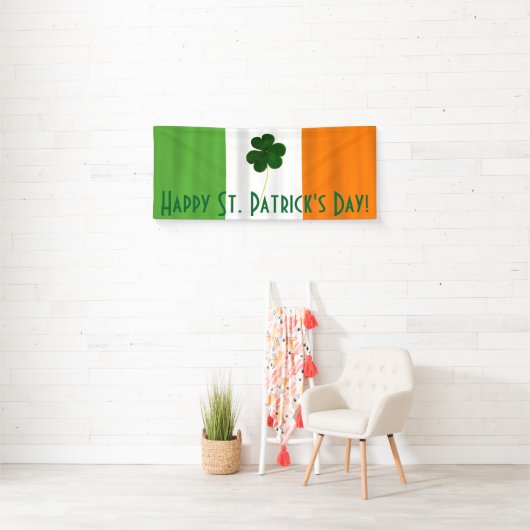 Bannière Shamrock du drapeau irlandais de la Saint (En situation)
