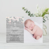 Baptême de bois gris rustique invitation (Debout devant)