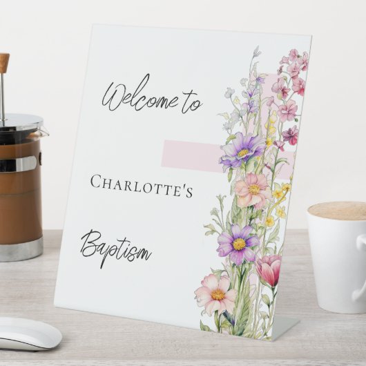 Baptême fleurons roses croix fille signe d'accueil (In SItu)