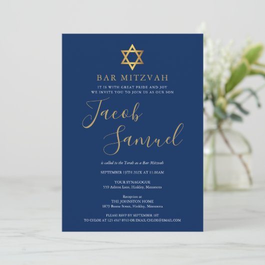 Bar Mitzvah Navy Blue Gold Script Invitation (Debout devant)