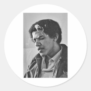Barack Obama retro  jonge Obama roken in Ronde Sticker