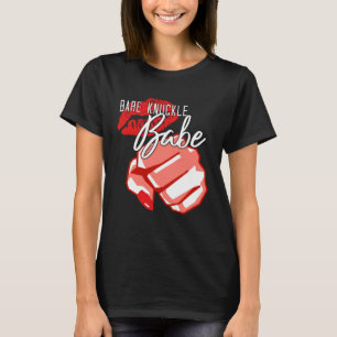 Bare Knuckle Boxing Babe met lippenstift en lak T-shirt