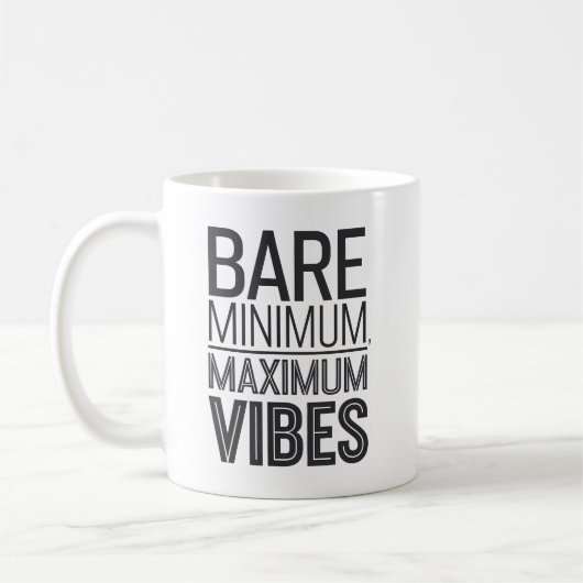 Bare Minimum Maximum Vibes Funny Mug (Gauche)