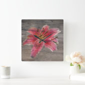 Barn Board Clock Painted Lily Vierkante Klok (Huis)