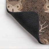 Barn en Hoot Owl over een Bruin Moss Pattern Muismat (Hoek)