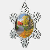 Barn in Herfst Tin Sneeuwvlok Ornament (Rechts)