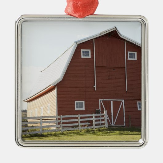 Barn in landschap metalen ornament (Voorkant)