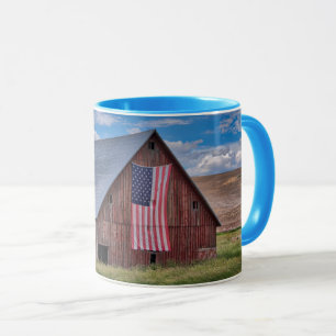 Barn met Amerikaanse vlag   Colfax, Washington Mok