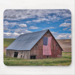 Barn met Amerikaanse vlag   Colfax, Washington Muismat