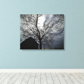 Barn w/Sky & Bare Trees Canvas zwart/wit foto Afdruk (Insitu (Houten vloer))