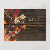 Barn Wood Rustic Fall Leaves Wedding rsvp Uitnodiging Briefkaart (Voorkant)