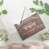 Barnwood allume la note rose de Merci de mariage