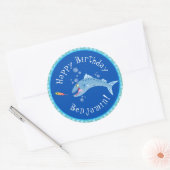 Barracuda vissen cartoon gepersonaliseerde verjaar ronde sticker (Envelop)