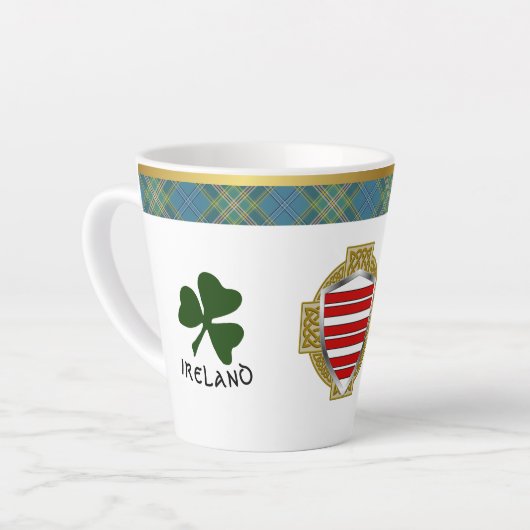 Barry Irish Shield & Tartan gepersonaliseerd Latte Mok (Linkerhoek)