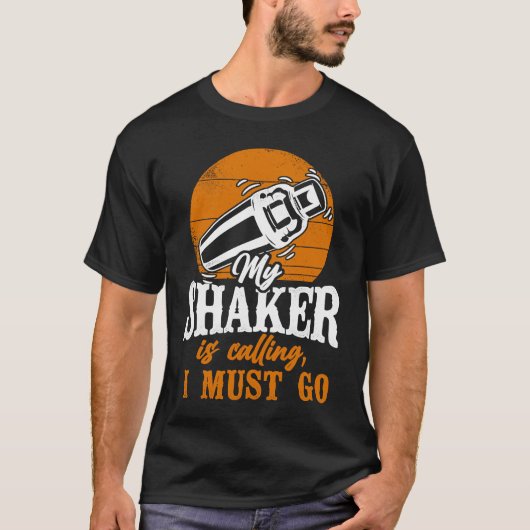 Bartender Mixologist My Shaker Is Calling, I Must T-shirt (Voorkant)