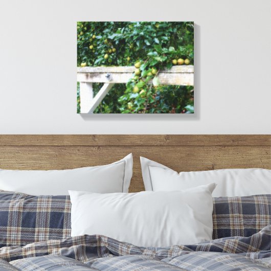 Bartlett Pears op Tree Hitching Post Canvas Afdruk (Insitu (Slaapkamer))