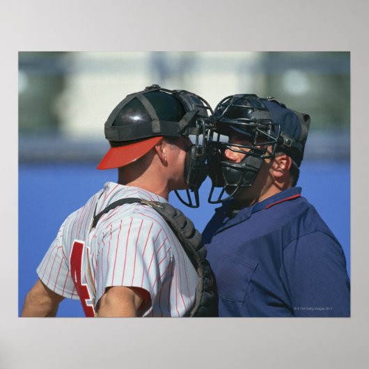 Baseball Catcher en Umpire Arguing Poster (Voorkant)