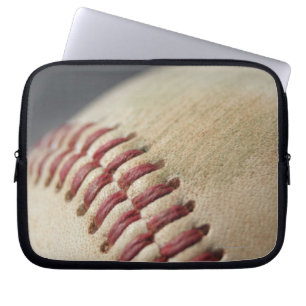 Baseball met botsmerk. laptop sleeve