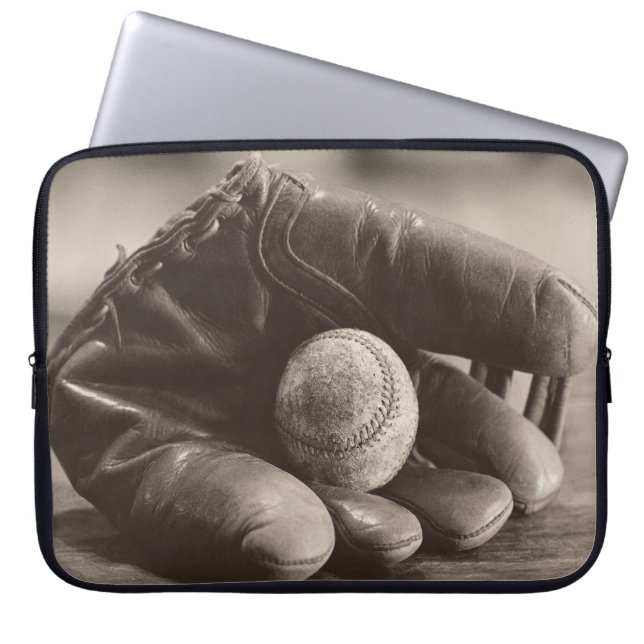 Baseball Nostalgia - Mitt en Baseball Laptop Sleeve (Voorkant)