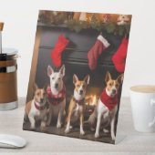 Basenji bij de open haard Kerstmis Reclamebord Met Voetstuk (Insitu)