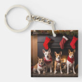 Basenji bij de open haard Kerstmis Sleutelhanger (Voorkant)