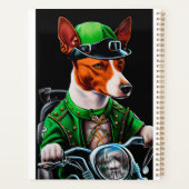 Basenji Chien conduisant vélo St. Patrick's Day (Dos)