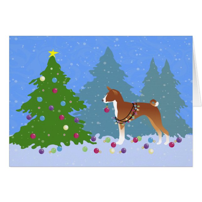 Basenji Decorting Tree in het bos (Voorkant Horizontaal)