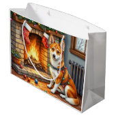 Basenji Sitting by Fireplace with Christmas Lights Groot Cadeauzakje (Achterkant Gekanteld)