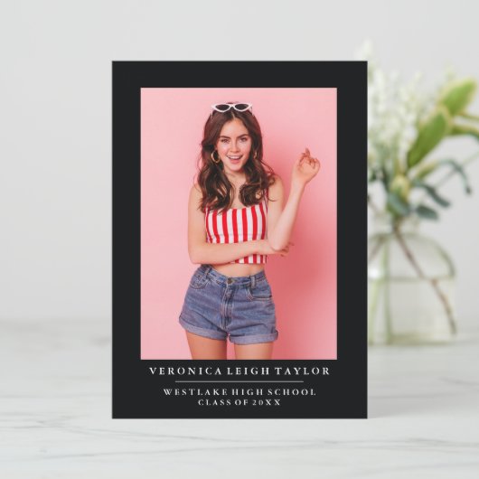 BASIC MINIMALISTISCHE FOTO AFSTUDEREN AANKONDIGING (Staand voorkant)