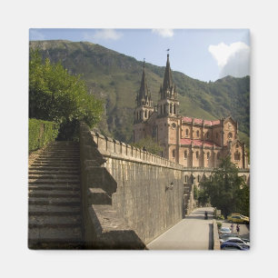 Basiliek van Covadonga, noordwest Spanje. Magneet