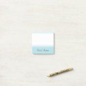 Basispowder Blauwe Achtergrond met Dim Gray Naam Post-it® Notes (Op bureau)
