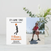 Basket-ball à la main Invitation d'anniversaire av (Debout devant)