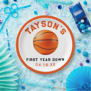 Basketbal eerste jaar naar beneden 1e verjaardag papieren bordje