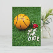 Basketbal met rode rozen save the date kaart (Staand voorkant)
