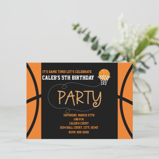 Basketbal Party Typografie Verjaardag Uitnodiging (Staand voorkant)