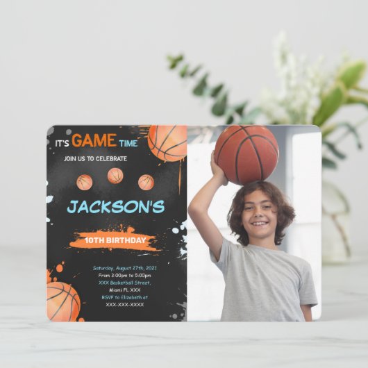 Basketbal Verjaardag Foto uitnodiging (Staand voorkant)